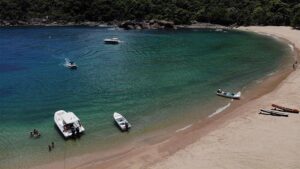 3 praias que voce precisa conhecer em Ilhabela