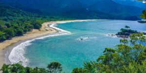 Conheça a Praia de Castelhanos em Ilhabela