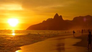 Saiba mais sobre a Praia do Arpoador em Ipanema RJ