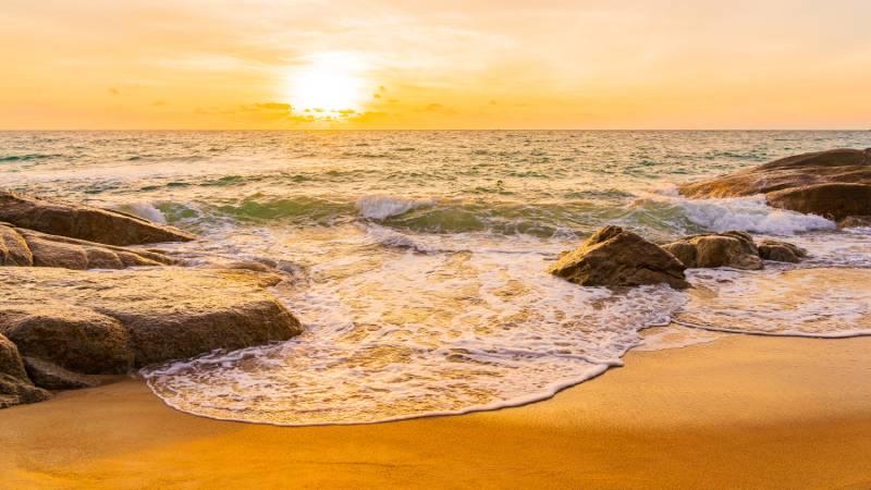 visite a praia da mombaca em angra dos reis
