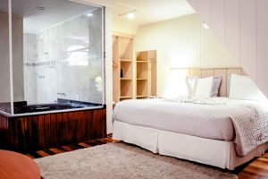 Velinn Pousada Chateau do Luar Prime em Campos do Jordão tem quarto master com hidromassagem
