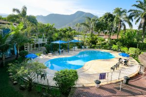 Piscina do Velinn Hotel Porto do Eixo em Ubatuba