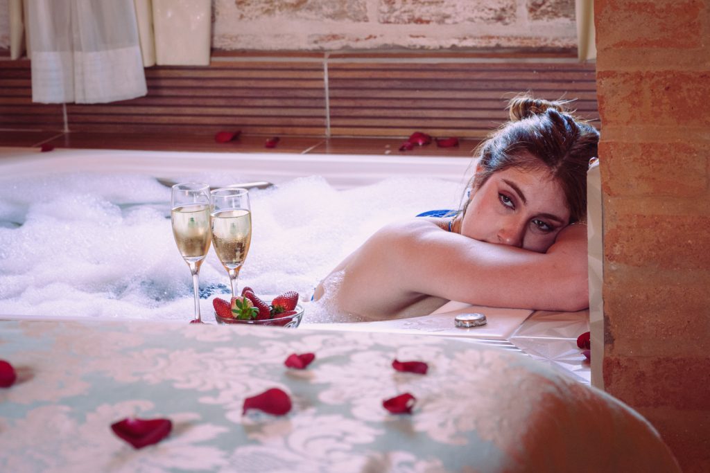 Velinn Pousada Flor da Montanha, em Monte Verde, tem experiência romântica para casais que buscam uma celebração especial