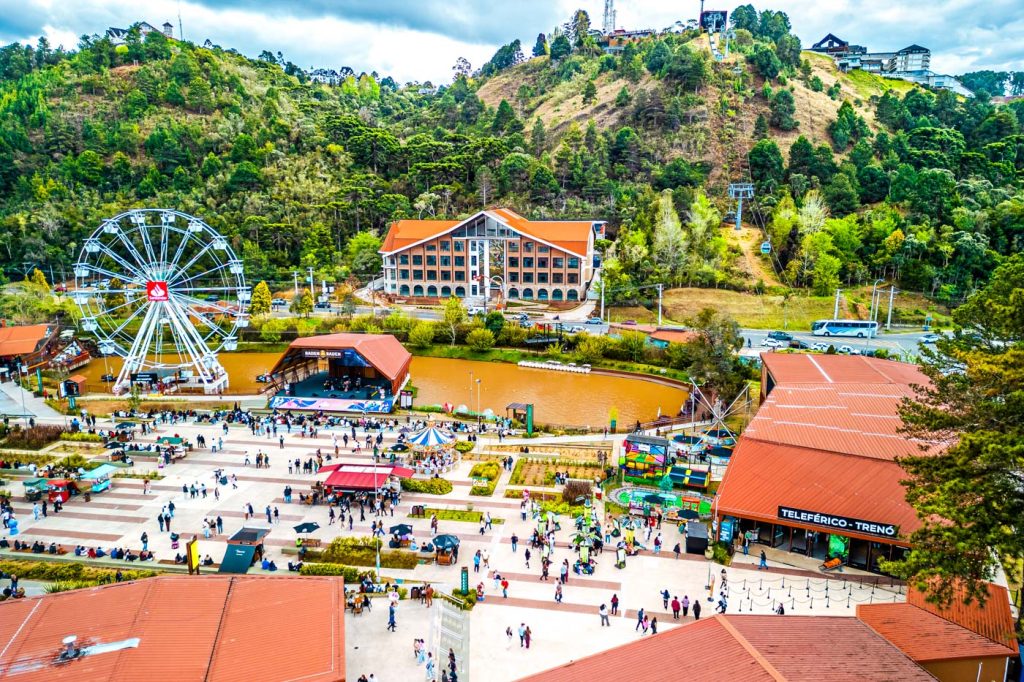 Destinos Velinn Hotéis e Pousadas em Campos do Jordão - Parque Capivari, acesso ao teleférico que leva ao Morro do Elefante