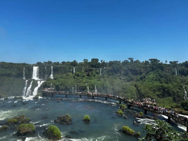 Carnaval em Foz do Iguaçu - Visitantes nas Cataratas (Foto: Secretaria Municipal de Turismo - Foz do Iguaçu)