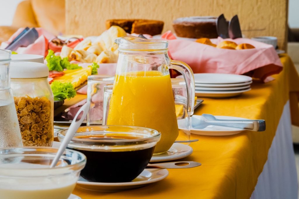Café da Manhã na Velinn Pousada Chateau do Luar em Campos do Jordão