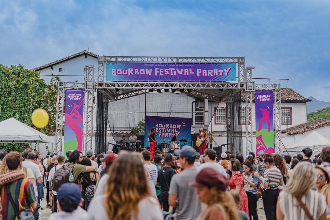 Bourbon Festival Paraty 2026: jazz, blues e soul tomam conta do Centro Histórico de 29 a 31 de maio - Veja onde se hospedar com a Velinn