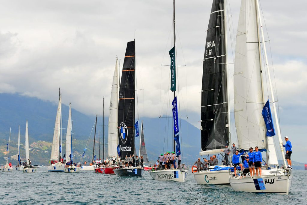 Desfile de veleiros é um dos destaques da programação da Semana de Vela de Ilhabela