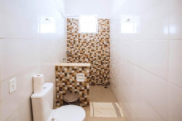 Bathroom Comfort Room Velinn Pousada Praia do pereque 88