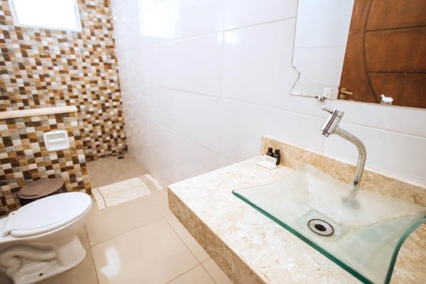 Bathroom Comfort Room Velinn Pousada Praia do pereque 90