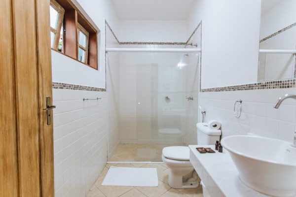Bathroom Standard Double Room Velinn Vila Caicara