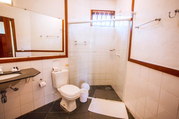 Banheiro Quarto Standard Velinn Ponta do Pequeah 65