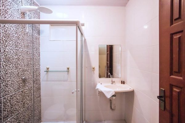Bathroom Standard Room Velinn Pousada Praia do Perequepereque 48