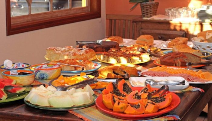 Velinn-Pousada-Villa-Caiçara-cafe_da_manha-14-1024x683-1