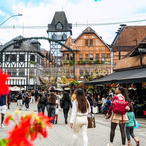 Hotéis e Pousadas Velinn em Campos do Jordão - Capivari é o centro turístico que concentra grande parte de restaurantes e lojas