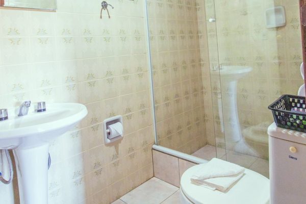 Velinn Ninho do Falcao Chalé Master banheiro 1
